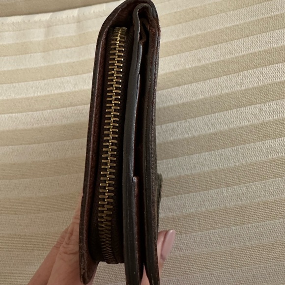 Louis Vuitton Monogrammed Compact bi-fold Wallet with dustbag - Picture 8 of 16